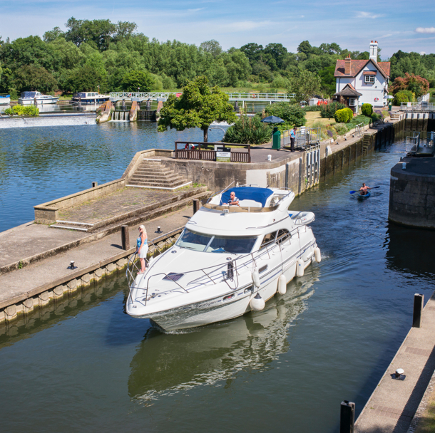 Powerboat using a lock in summertime
