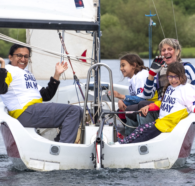 Group of sailors on a discover sailing taster day
